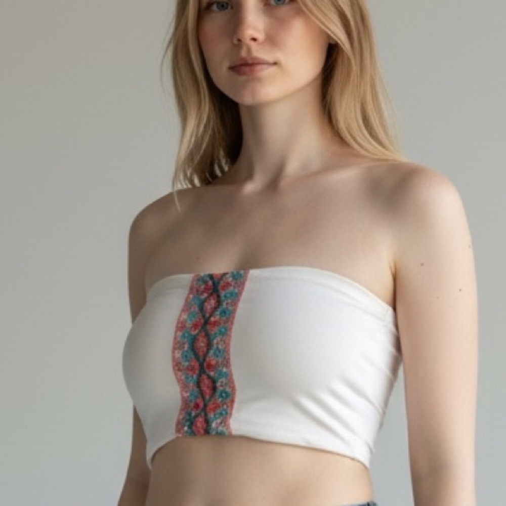 NWOT L*Space embroidered strapless bikini top